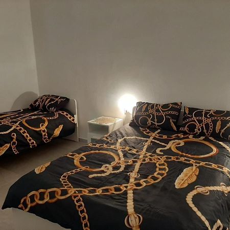 Romy Suites Deluxe 네타니아 외부 사진