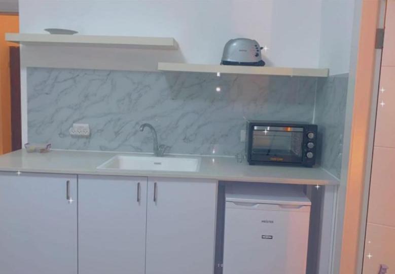 Romy Suites Deluxe 네타니아 외부 사진
